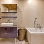 Au Bon Coin - Luxury Hidden Haven, Mont Blanc View, Hot Tub And Garden 霞慕尼