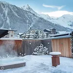 Au Bon Coin - Luxury Hidden Haven, Mont Blanc View, Hot Tub And Garden 霞慕尼