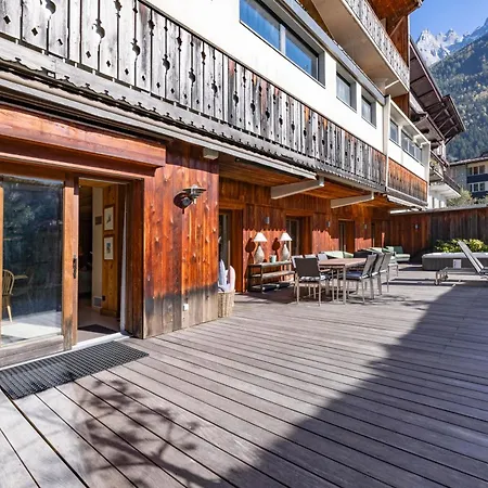 Au Bon Coin - Luxury Hidden Haven, Mont Blanc View, Hot Tub And Garden 霞慕尼