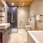 Au Bon Coin - Luxury Hidden Haven, Mont Blanc View, Hot Tub And Garden Lägenhet Chamonix