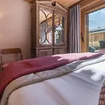 Lägenhet Au Bon Coin - Luxury Hidden Haven, Mont Blanc View, Hot Tub And Garden Chamonix