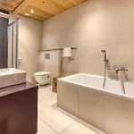 Lägenhet Au Bon Coin - Luxury Hidden Haven, Mont Blanc View, Hot Tub And Garden