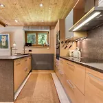 Lägenhet Au Bon Coin - Luxury Hidden Haven, Mont Blanc View, Hot Tub And Garden