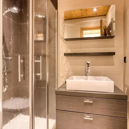 Lejlighed Au Bon Coin - Luxury Hidden Haven, Mont Blanc View, Hot Tub And Garden Chamonix