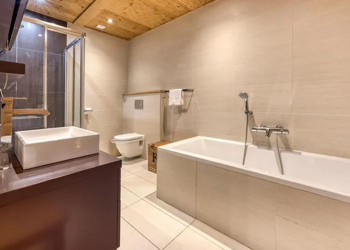 Апартаменты Au Bon Coin - Luxury Hidden Haven, Mont Blanc View, Hot Tub And Garden